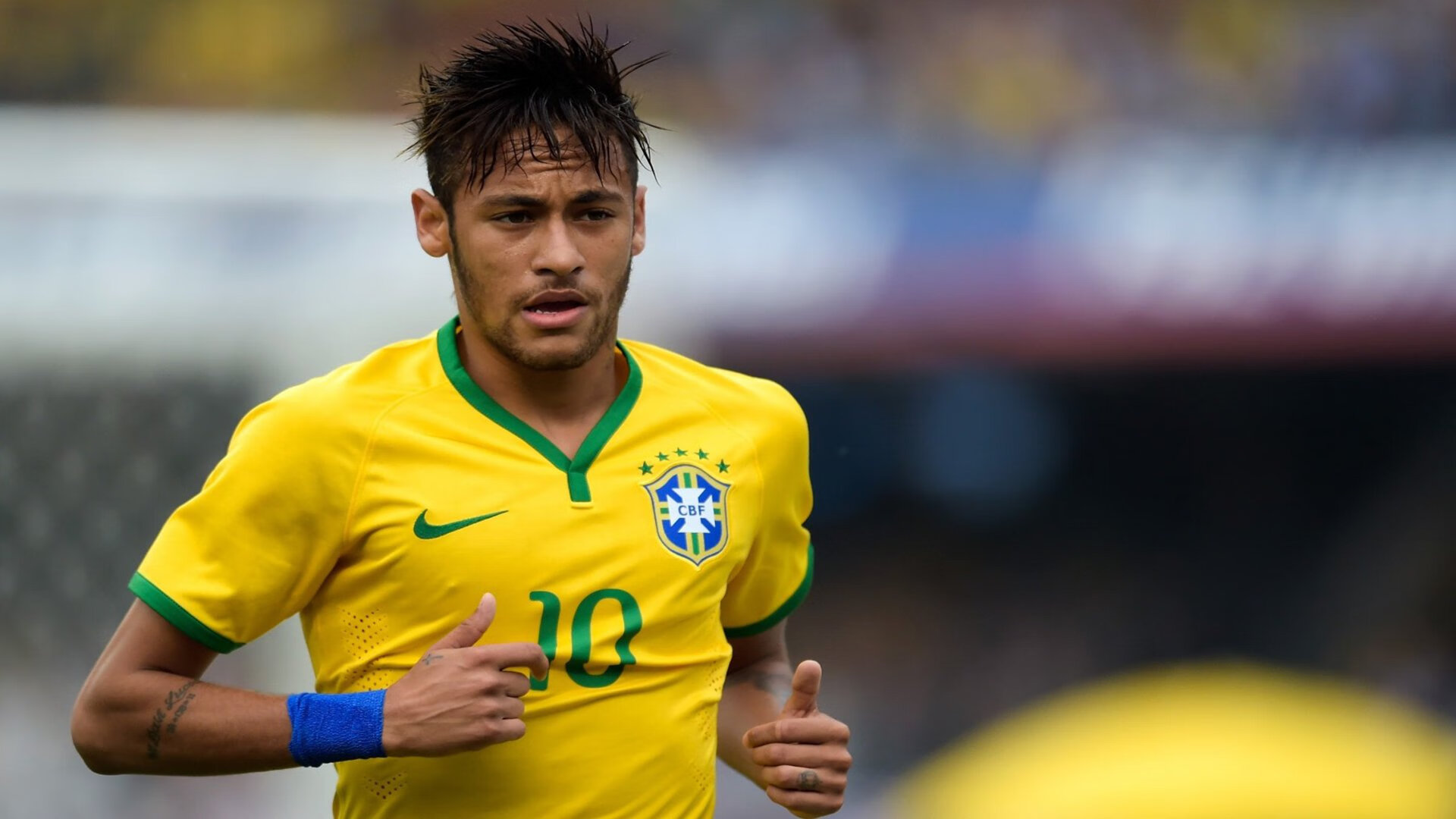 校园足球联赛火热进行，激发学生兴趣，开展校园足球赛的好处